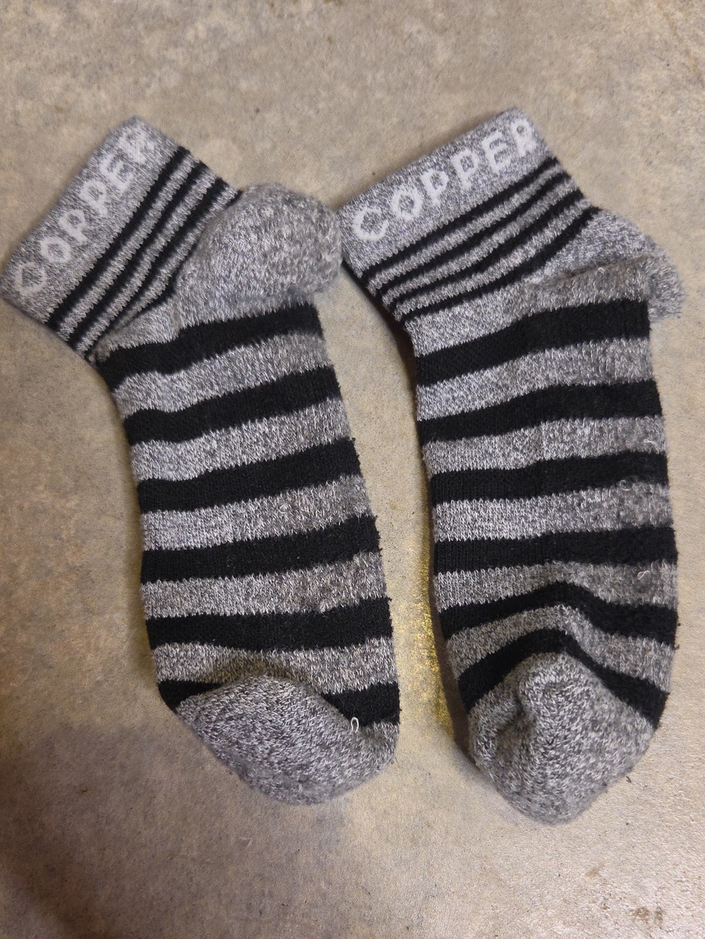 Cozy Women’s Striped Ankle Socks — Gray & Black